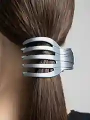 Серый краб для волос боковой, каучуковый