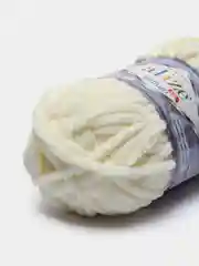 Молочный пряжа плюшевая Alize Velluto, 100% микрополиэстер, 100г, 68м, плюшевая, велюровая веллюто