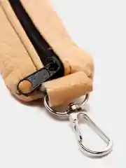 Бежевый ключница кожаная