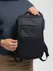 Черный рюкзак с USB разъёмом и карманом для ноутбука