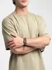 Алый браслет плетенный