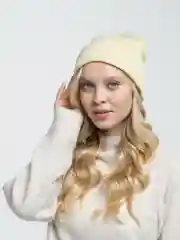 Светло-жёлтый шапка женская