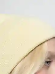 Светло-жёлтый шапка женская