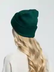 Зеленый шапка женская