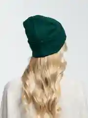 Зеленый шапка женская
