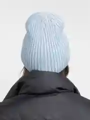 Голубой шапка вязаная, весенняя