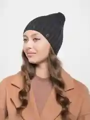 Черный шапка вязаная, весенняя