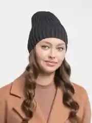 Черный шапка вязаная, весенняя