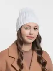 Белый шапка вязанная, весенняя