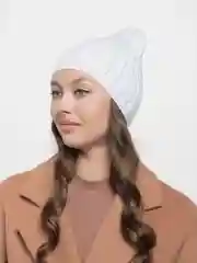 Белый шапка вязанная, весенняя