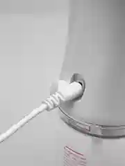 Белый ирригатор для полости рта аккумуляторный беспроводной с USB-зарядкой