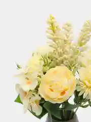 Светло-жёлтый искусственные цветы, букет