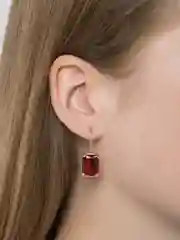Зеленый серьги с камнем