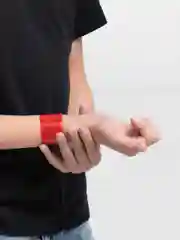 Красный браслет светоотражающий 40 * 3 см