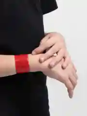 Красный браслет светоотражающий 40 * 3 см