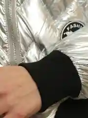 Серый металлик куртка женская короткая демисезонная бомбер для автоледи