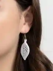 Белый серьги "Листья"