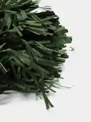 Тёмно-зелёный бумажный наполнитель (стружка) тишью для подарков и подарочных коробок