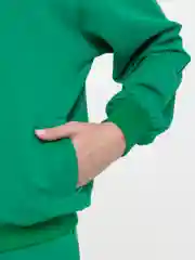 Зеленый женский костюм