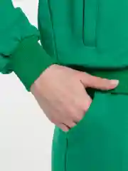 Зеленый женский костюм