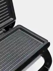 Черный электрогриль BQ ST1008, антипригарное покрытие, 800 Вт