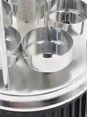 Черный шашлычница электрическая BQ BBQ1000 с 5 шампурами, 1000 Вт