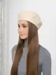 Карамельный классический берет