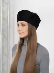Карамельный классический берет