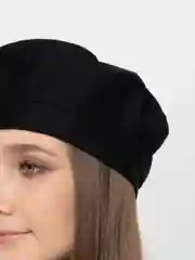 Карамельный классический берет