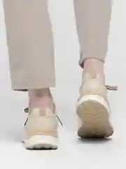 Кроссовки женские