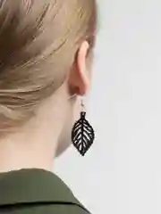 Черный серьги "Листья"