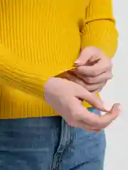 Желтый свитер женский, вязаный, с круглым вырезом