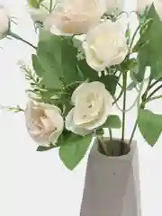 Молочный букет искусственных цветов "Мелкие розы"
