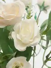 Молочный букет искусственных цветов "Мелкие розы"