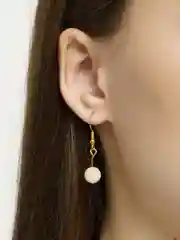 Молочный серьги, ручная работа