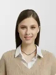 Чокер с подвеской-крестом серебряного цвета
