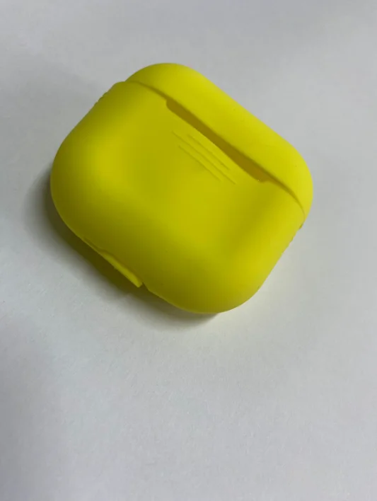 Желтый силиконовый чехол для AirPods 3 поколения 2021