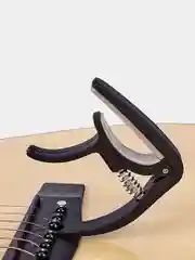 Каподастр для гитары, с медиатором