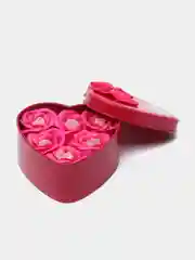 Конфетный подарочный набор из 6 мыльных роз в металлической коробочке "сердце" с бантом, 5 цветов
