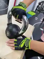 Зеленый перчатки спортивные для фитнеса