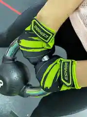 Зеленый перчатки спортивные для фитнеса