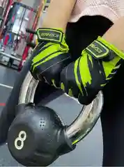 Зеленый перчатки спортивные для фитнеса