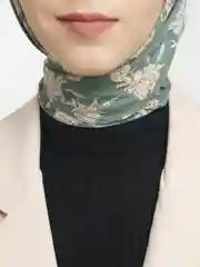 Зеленый платок женский из хлопка с принтом