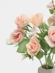 Кораллово-розовый букет искусственных цветов "Мелкие розы"