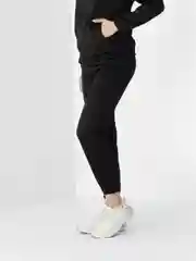 Черный спортивный костюм женский