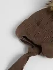 Бежевый шапка детская, с натуральным помпоном, зима