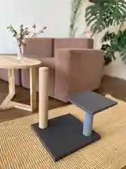 Бежевый меланж игровой комплекс для кошек с лежанкой и игрушкой, 40 х 40 х 50 см