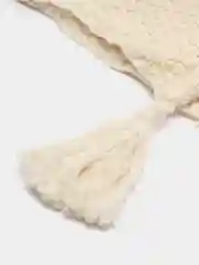 Молочный плед вязаный c кисточками