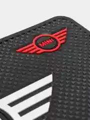 Противоскользящий коврик на панель с логотипом автомобиля MINI, не липкий