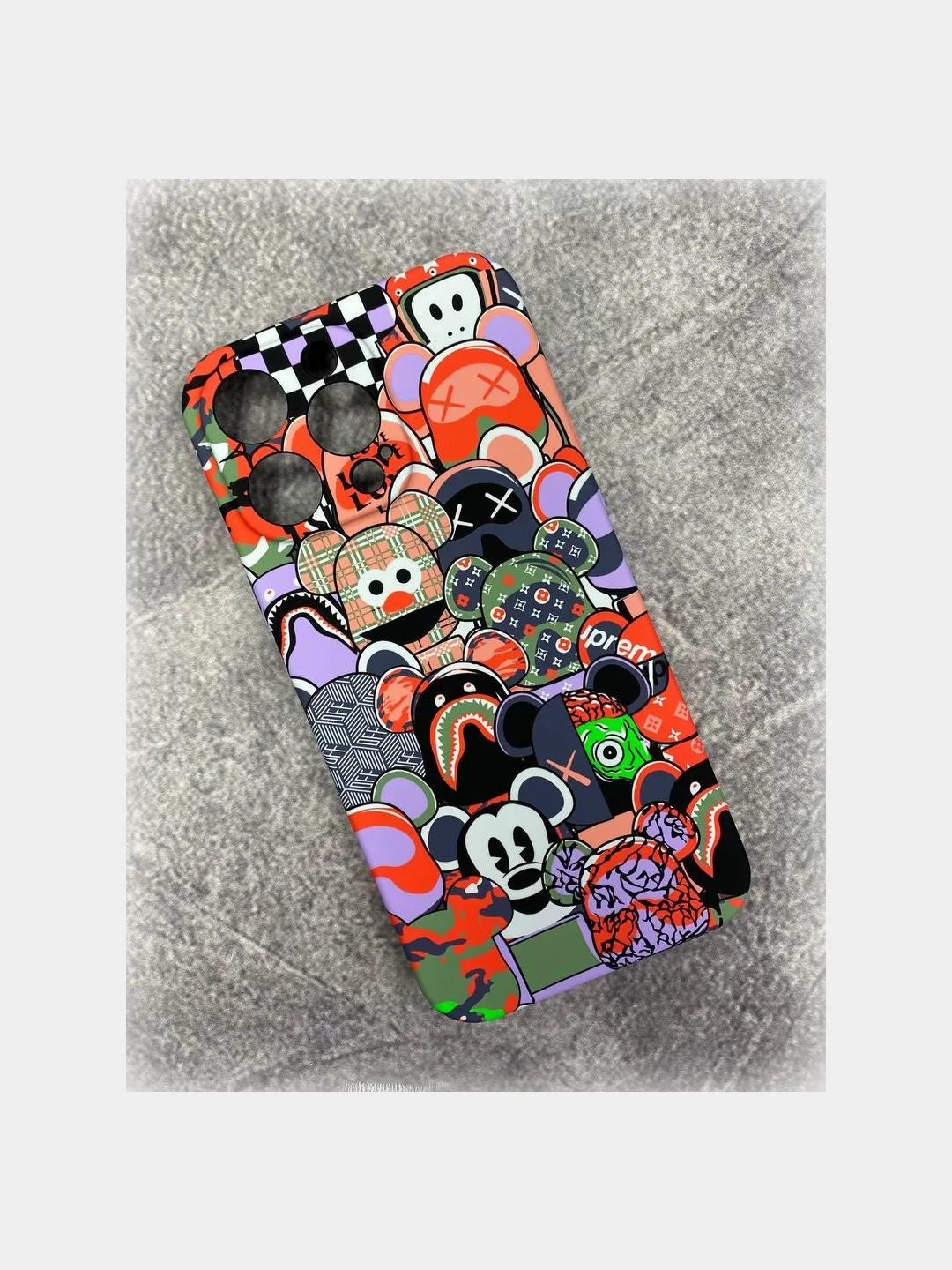 Бирюзовый чехол KAWS для iPhone 14